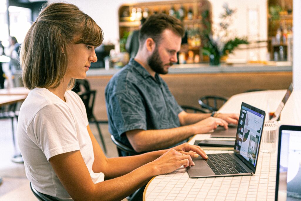 Marketingowcy w pracy w agencji reklamowej