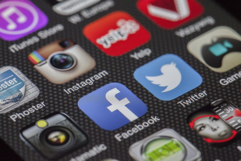 Facebook jako narzędzie reklamowe Facebook jako narzędzie reklamowe